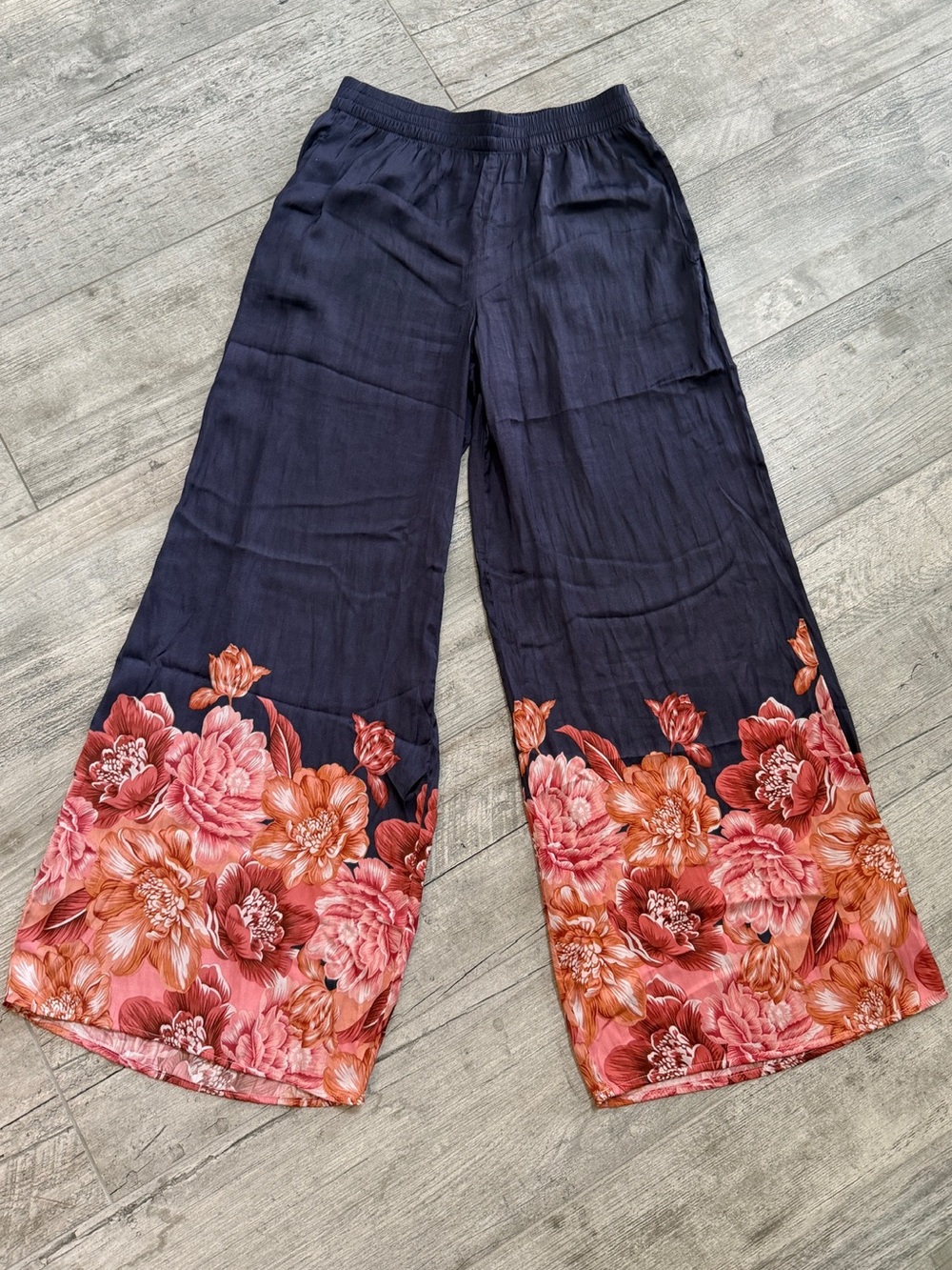 Elie Tahari Wide Leg Lightweight Navy Silky Pants w/Pink-Orange Floral Hem